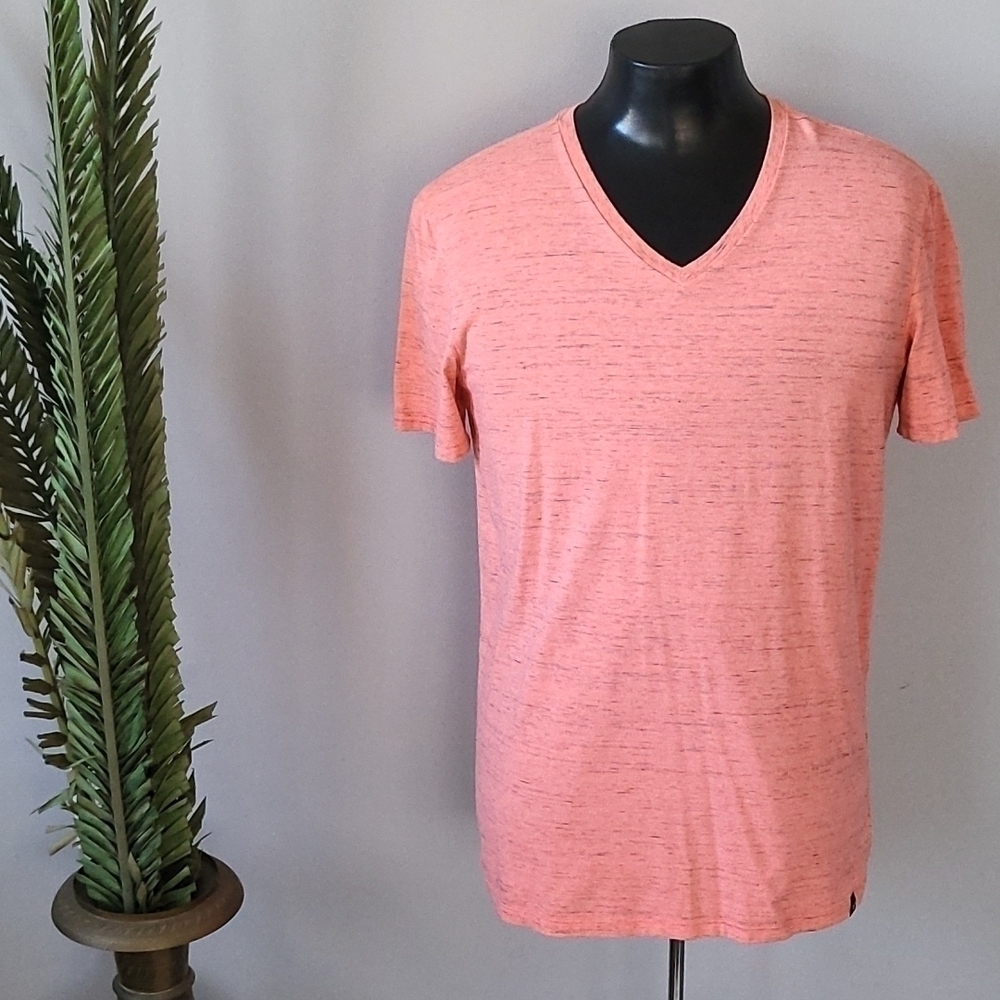 American Eagle Classic fit v-neck coral heathered tee Size MT